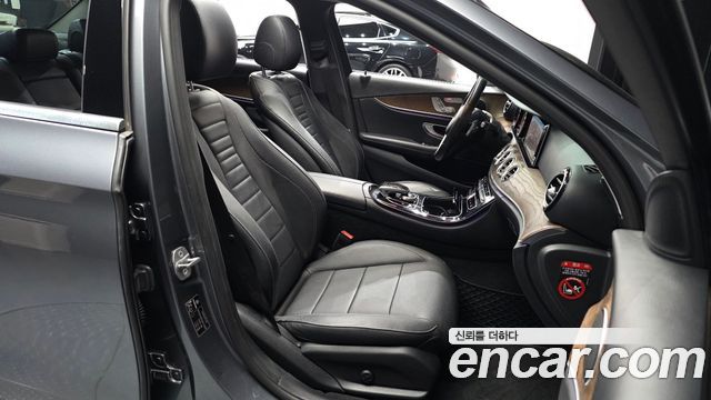 Mercedes-Benz E-Class E300 4MATIC Exclusive