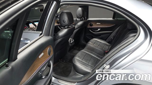 Mercedes-Benz E-Class E300 4MATIC Exclusive
