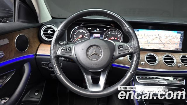 Mercedes-Benz E-Class E300 4MATIC Exclusive