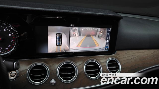 Mercedes-Benz E-Class E300 4MATIC Exclusive