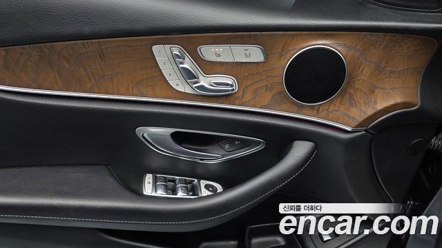 Mercedes-Benz E-Class E300 4MATIC Exclusive