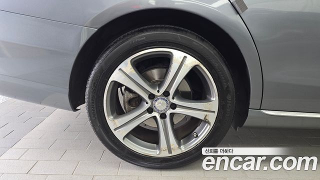 Mercedes-Benz E-Class E300 4MATIC Avnatgarde