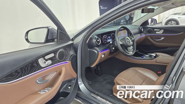 Mercedes-Benz E-Class E300 4MATIC Avnatgarde