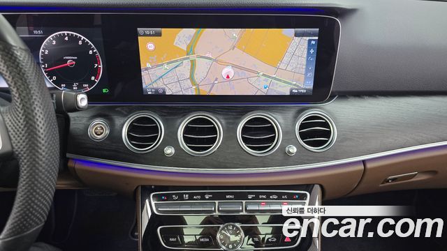 Mercedes-Benz E-Class E300 4MATIC Avnatgarde