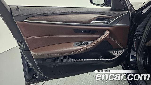 BMW 5-Series 520d Luxury Plus