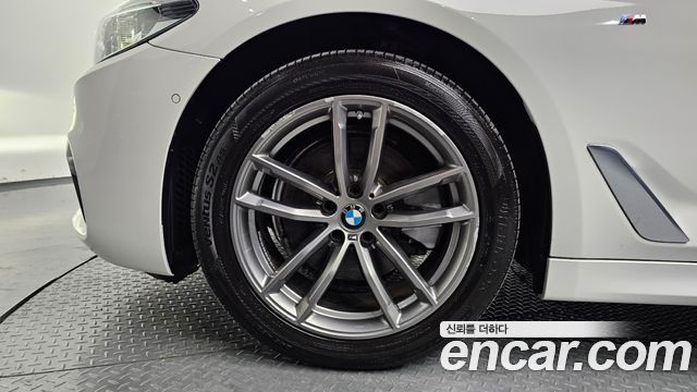 BMW 5-Series 520d xDrive M Sport Package Plus