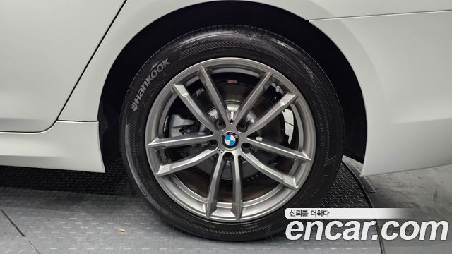 BMW 5-Series 520d xDrive M Sport Package Plus