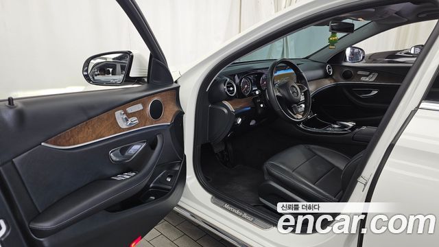 Mercedes-Benz E-Class E300 Exclusive