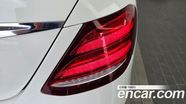 Mercedes-Benz E-Class E300 Exclusive