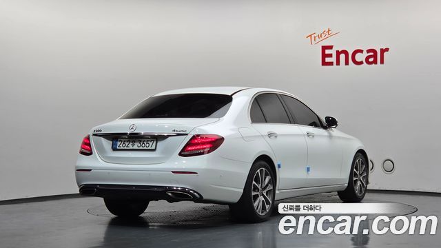 Mercedes-Benz E-Class E300 4MATIC Avnatgarde