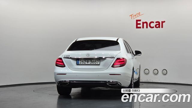 Mercedes-Benz E-Class E300 4MATIC Avnatgarde