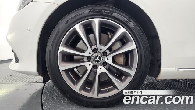 Mercedes-Benz E-Class E300 4MATIC Avnatgarde