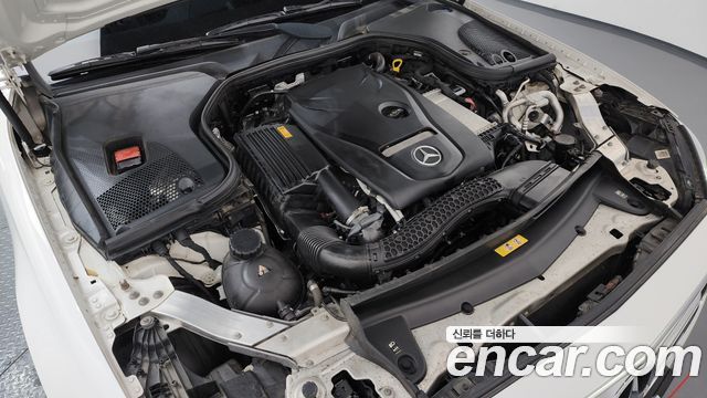 Mercedes-Benz E-Class E300 4MATIC Avnatgarde