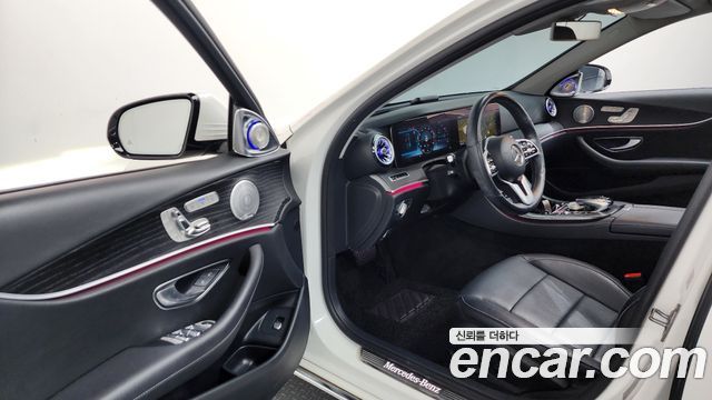 Mercedes-Benz E-Class E300 4MATIC Avnatgarde