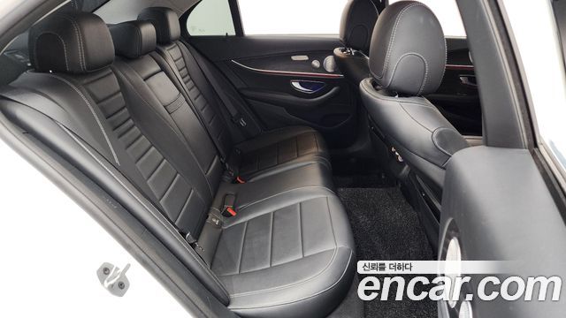Mercedes-Benz E-Class E300 4MATIC Avnatgarde