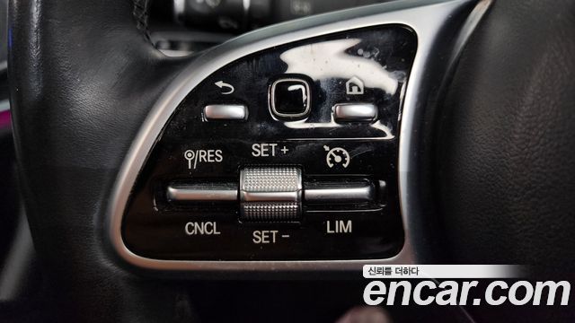 Mercedes-Benz E-Class E300 4MATIC Avnatgarde