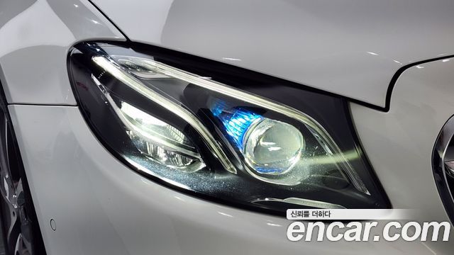 Mercedes-Benz E-Class E300 4MATIC Avnatgarde