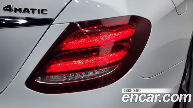 Mercedes-Benz E-Class E300 4MATIC Avnatgarde