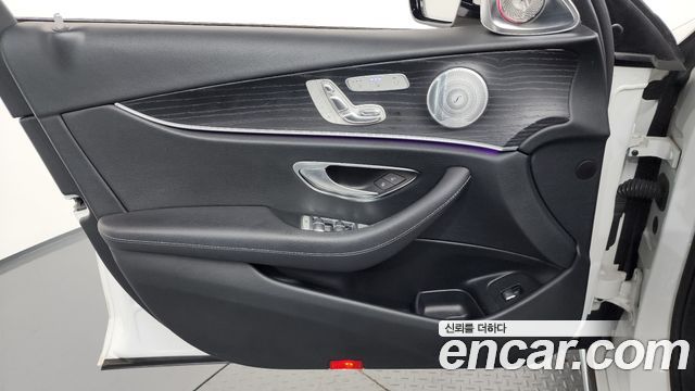 Mercedes-Benz E-Class E300 4MATIC Avnatgarde
