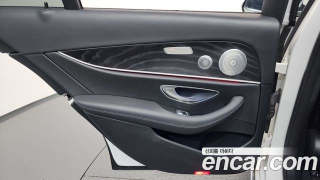 Mercedes-Benz E-Class E300 4MATIC Avnatgarde