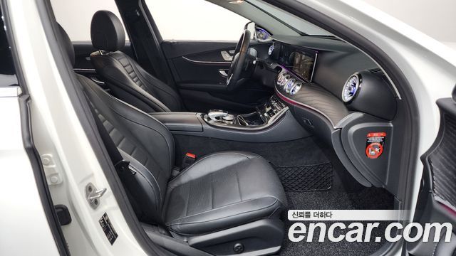 Mercedes-Benz E-Class E300 4MATIC Avnatgarde