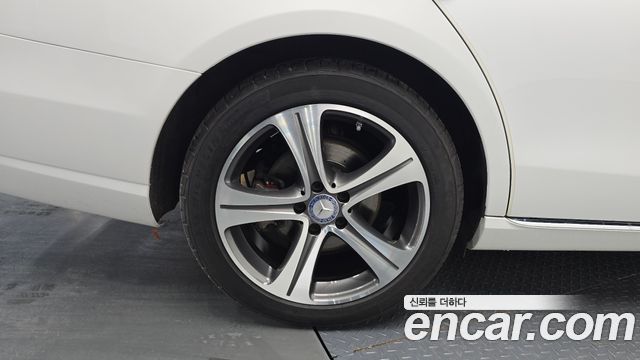 Mercedes-Benz E-Class E300 Avantgarde