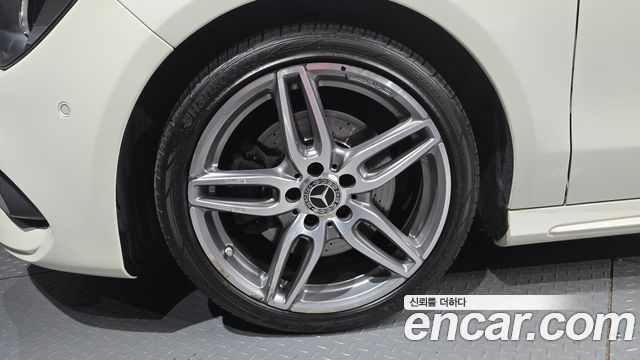Mercedes-Benz CLA-Class CLA220 AMG Line