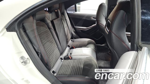 Mercedes-Benz CLA-Class CLA220 AMG Line