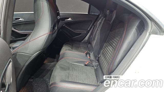 Mercedes-Benz CLA-Class CLA220 AMG Line