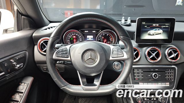 Mercedes-Benz CLA-Class CLA220 AMG Line