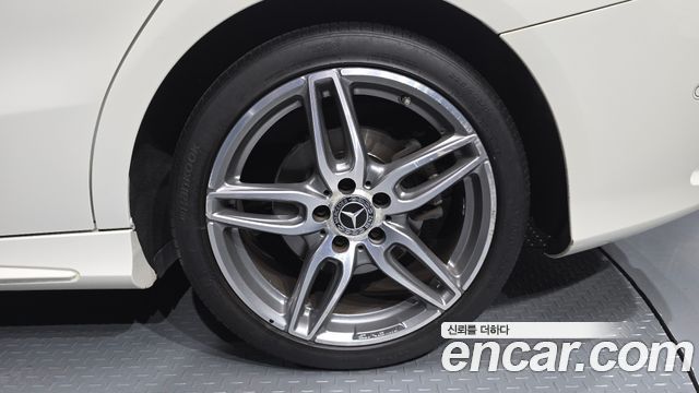 Mercedes-Benz CLA-Class CLA220 AMG Line