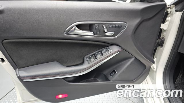 Mercedes-Benz CLA-Class CLA220 AMG Line