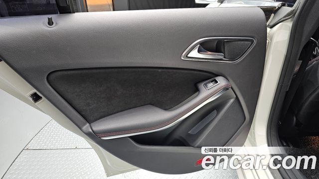 Mercedes-Benz CLA-Class CLA220 AMG Line