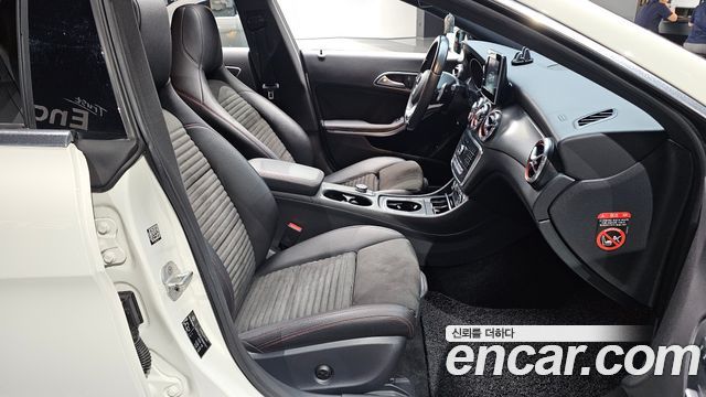 Mercedes-Benz CLA-Class CLA220 AMG Line