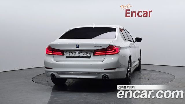 BMW 5-Series 520i Luxury