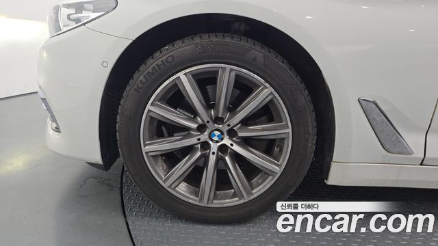 BMW 5-Series 520i Luxury
