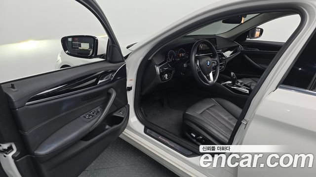 BMW 5-Series 520i Luxury