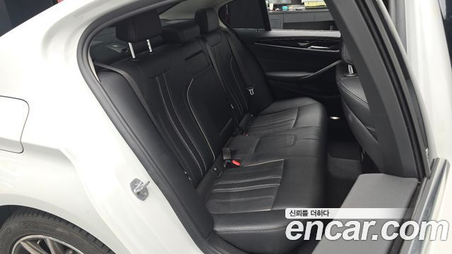 BMW 5-Series 520i Luxury