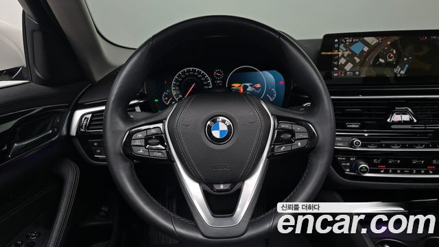 BMW 5-Series 520i Luxury