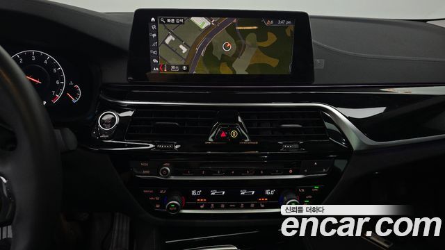 BMW 5-Series 520i Luxury