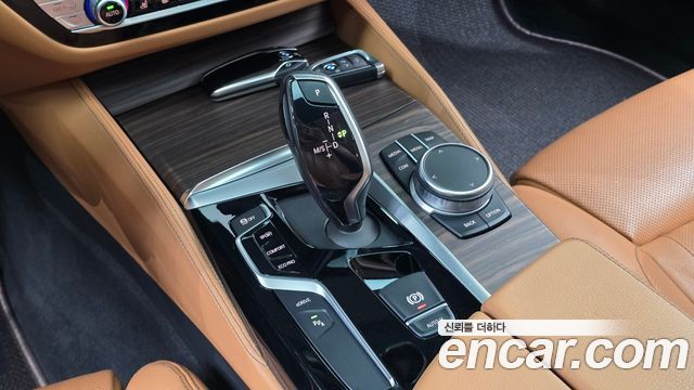 BMW 5-Series 530e Luxury