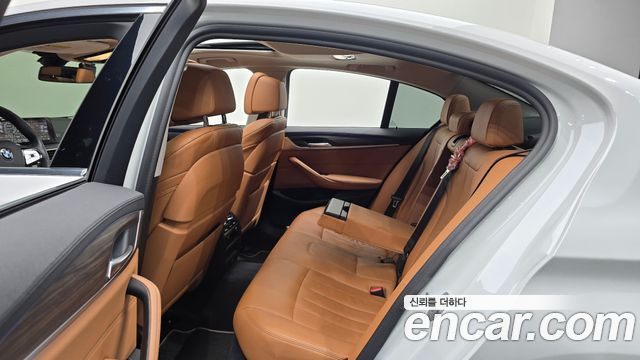 BMW 5-Series 530e Luxury