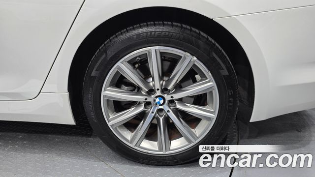 BMW 5-Series 530e Luxury