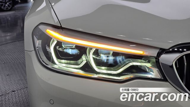 BMW 5-Series 530e Luxury