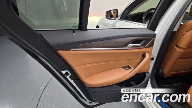 BMW 5-Series 530e Luxury