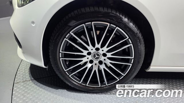 Mercedes-Benz C-Class C200 4MATIC Avantgarde