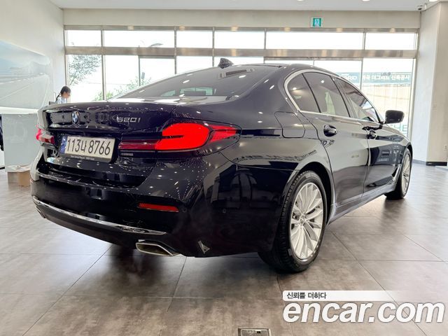 BMW 5-Series 520i Luxury