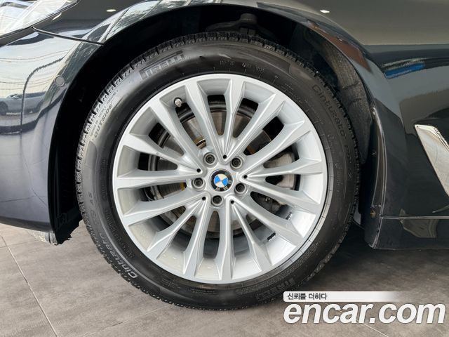 BMW 5-Series 520i Luxury