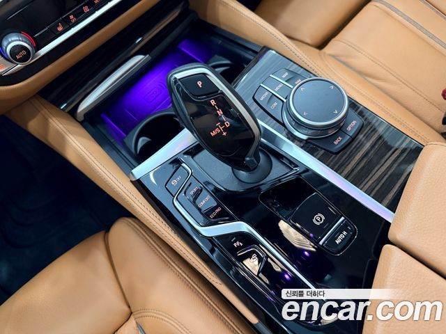 BMW 5-Series 520i Luxury