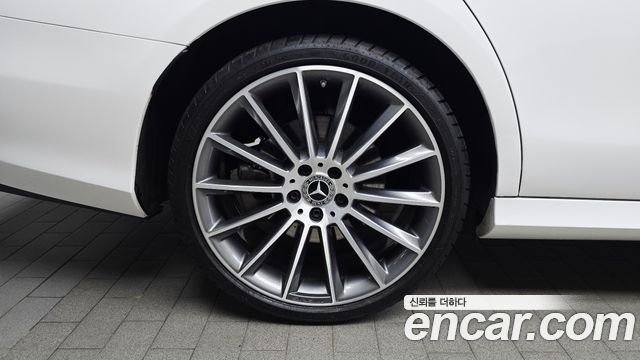 Mercedes-Benz E-Class E350 4MATIC AMG Line